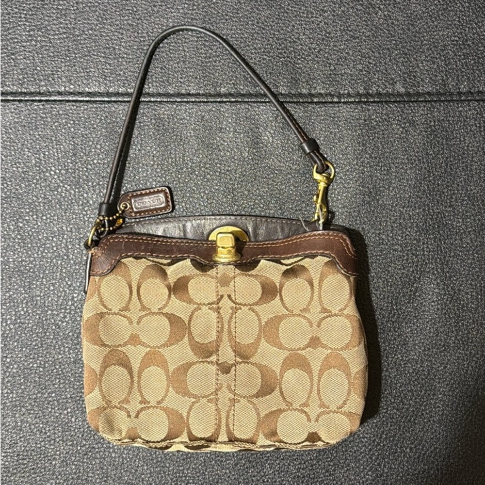 *SOLD* Vintage Coach Signature Turn-lock Wristlet